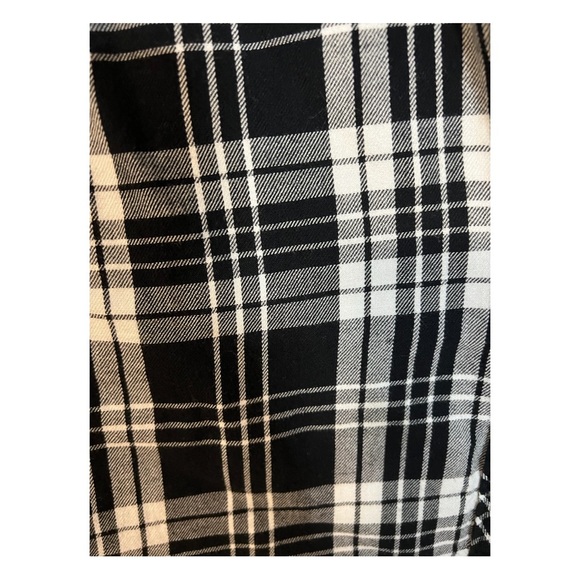 A Gap plaid shirt in black and white and a size large - Picture 5 of 8